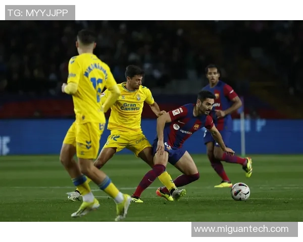 基尔队与怕德博恩的激烈对决展现足球魅力与团队精神 基尔队与怕德博恩的激烈对决展现足球魅力与团队精神