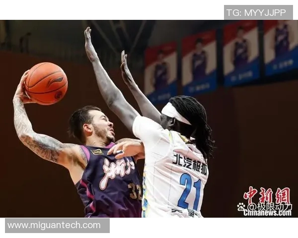 胡金秋:从青涩新星到CBA赛场的闪耀巨星之路 胡金秋:从青涩新星到CBA赛场的闪耀巨星之路